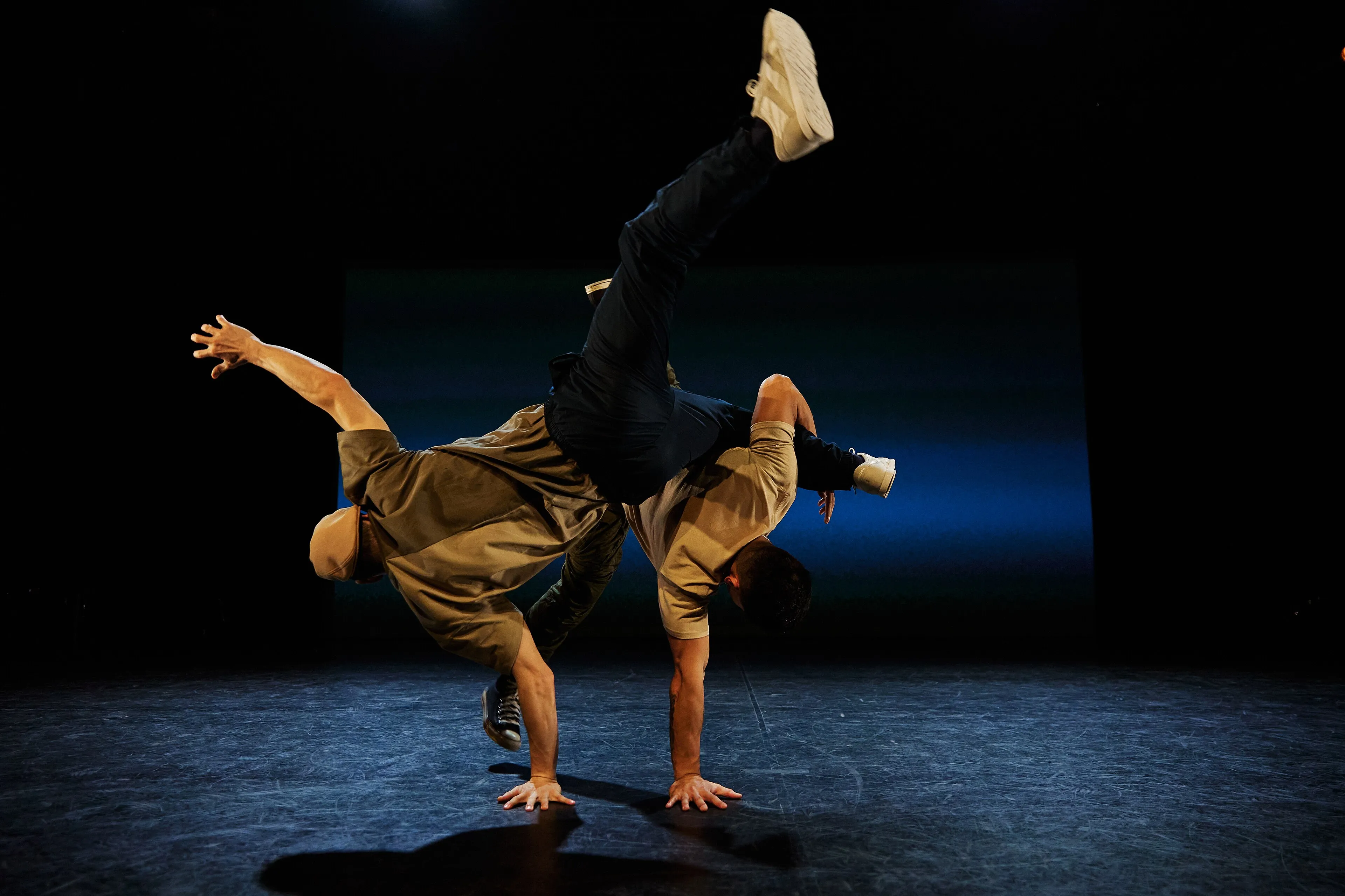 LOBA en pleno movimiento, danza urbana